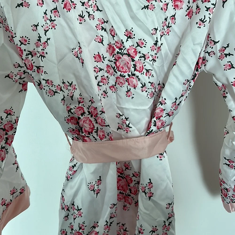 Beautiful Satin Robe - Picture 3 of 3